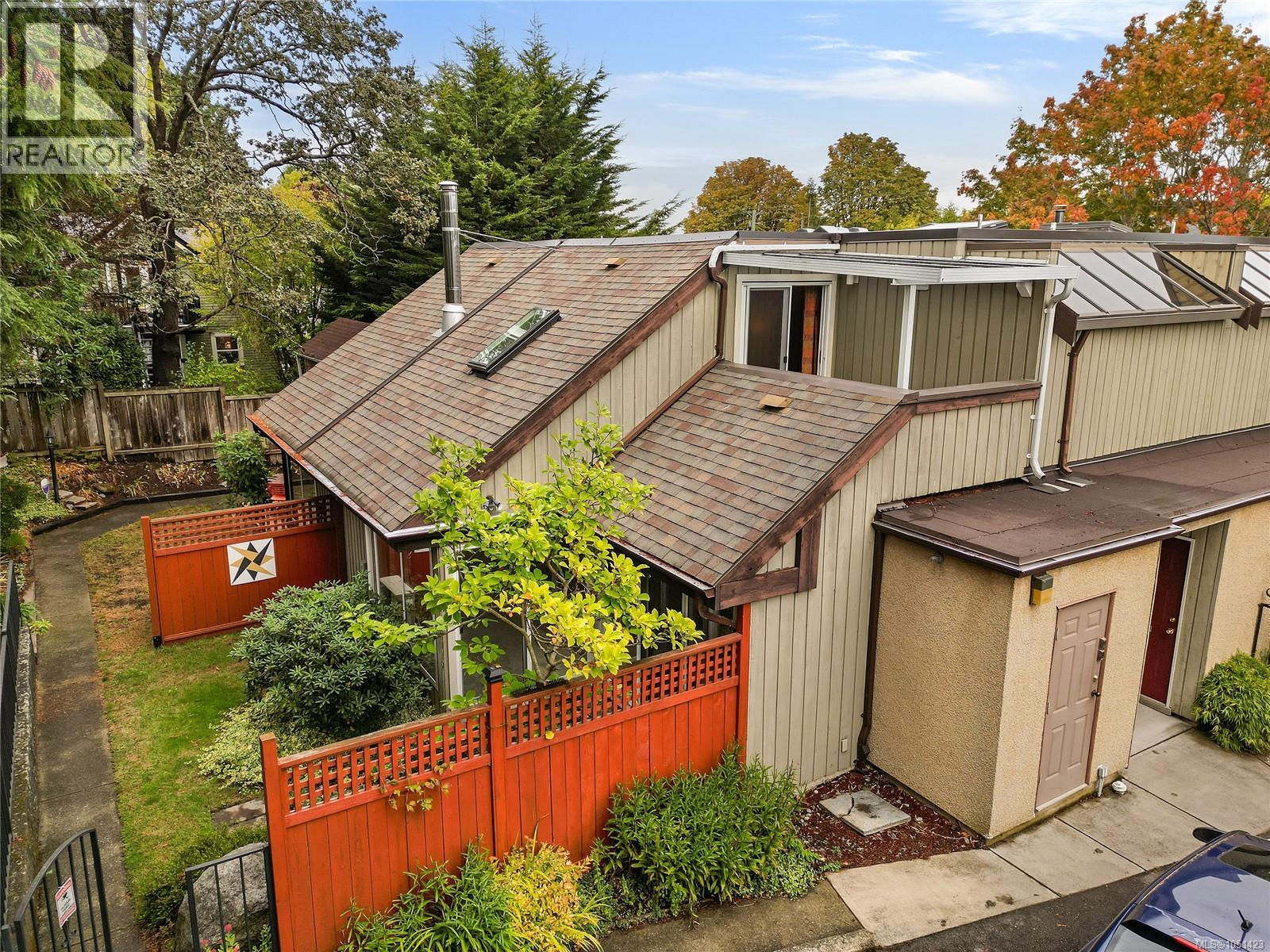 2310 Fernwood Rd, Victoria - Image 1
