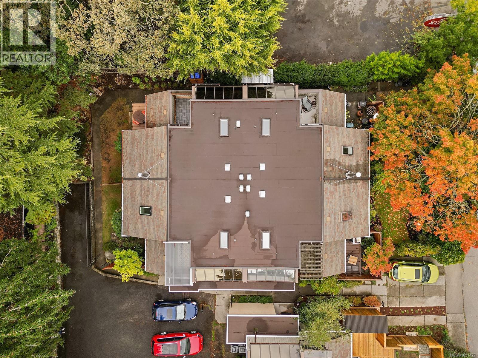 2310 Fernwood Rd, Victoria - Image 1