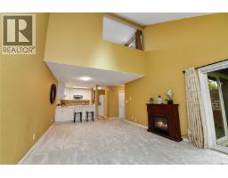 Patio - 2310 Fernwood Rd, Victoria, BC V8T2Z5 Photo 11