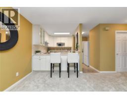 2310 Fernwood Rd, Victoria, BC V8T2Z5 Photo 16
