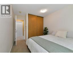 2310 Fernwood Rd, Victoria, BC V8T2Z5 Photo 18