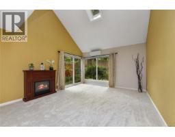 Storage - 2310 Fernwood Rd, Victoria, BC V8T2Z5 Photo 9