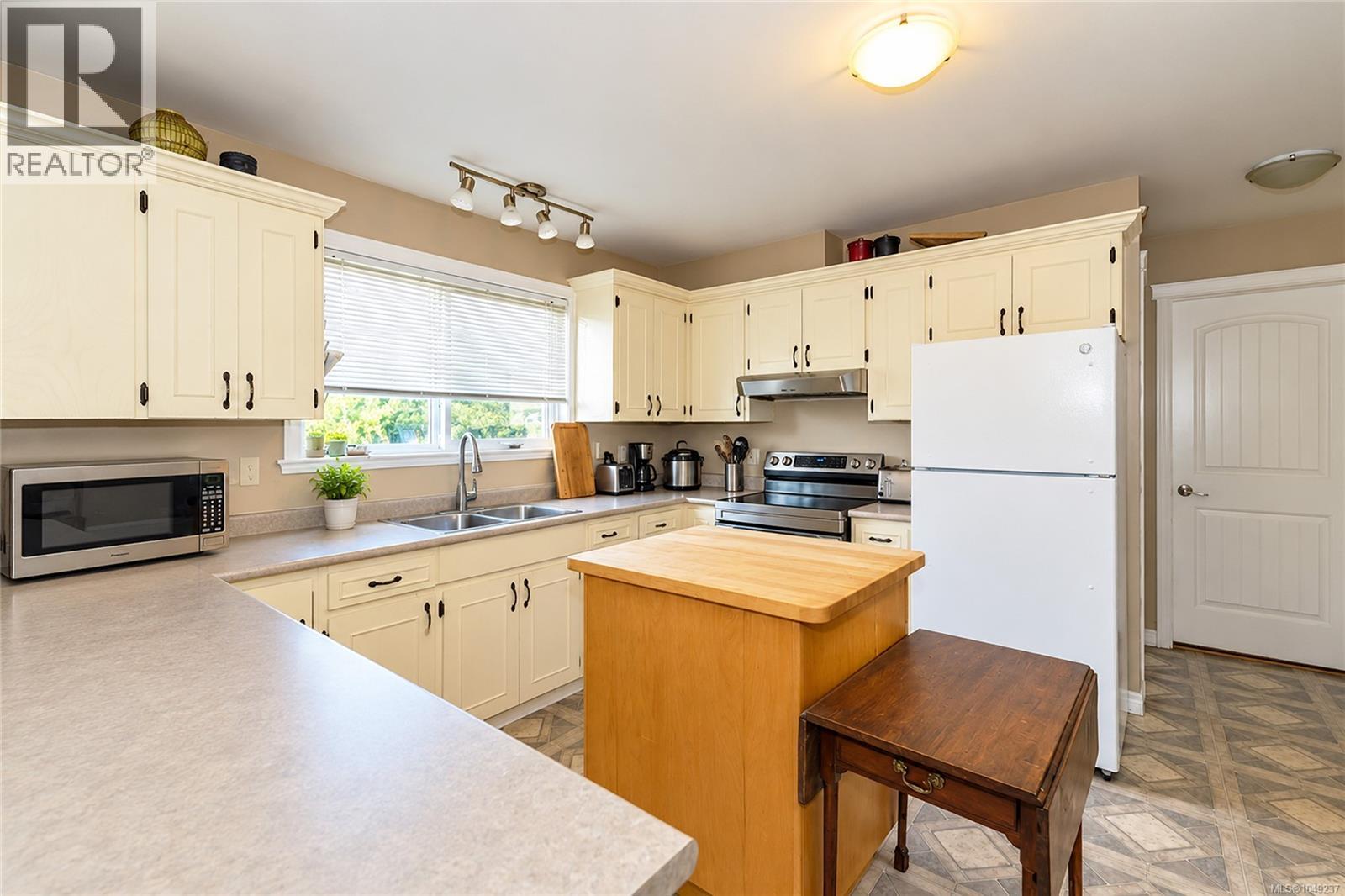 3341 Boyles Rd, Cobble Hill - Image 1