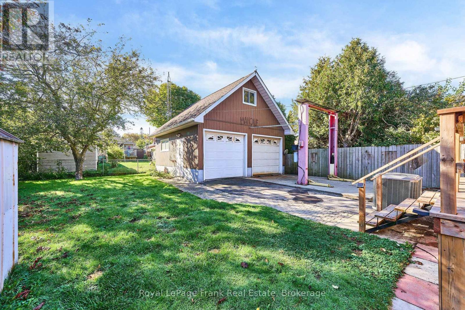 435 WOODCREST AVENUE - 3