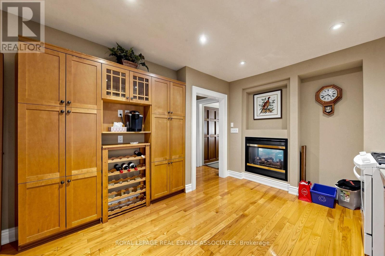 298 Lakeshore Road East — photo 17