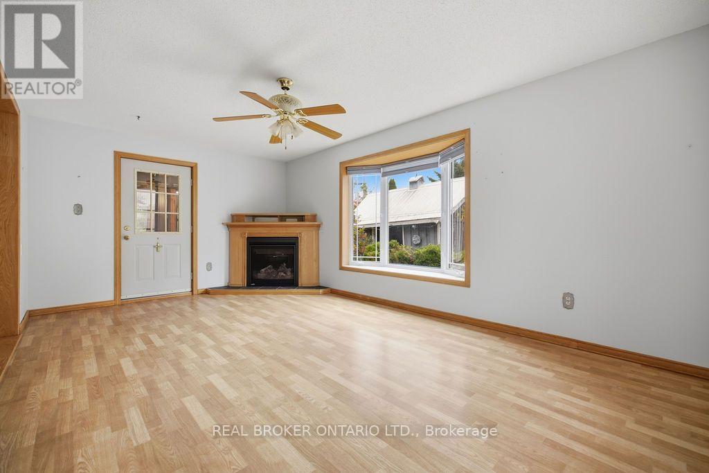 800 Pinegrove Crescent — photo 11