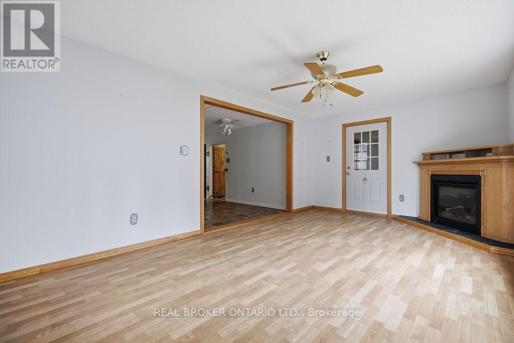 800 Pinegrove Crescent — photo 12