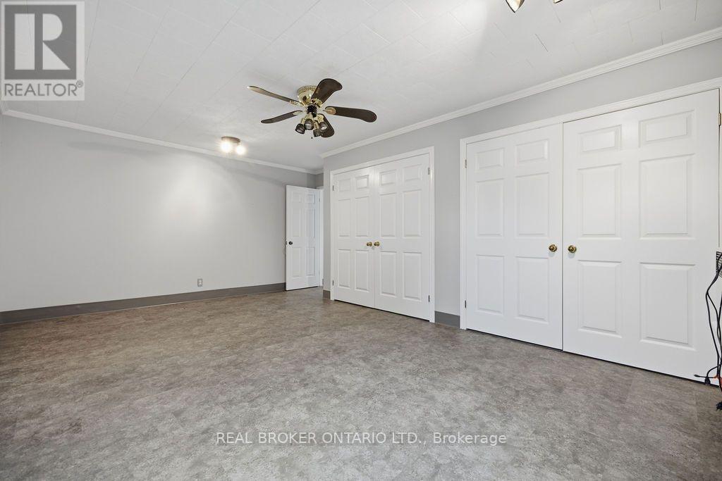 800 Pinegrove Crescent — photo 15