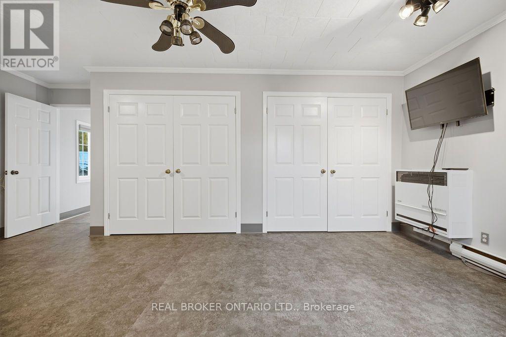 800 Pinegrove Crescent — photo 16