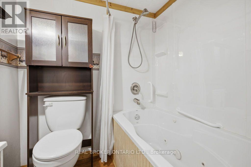 800 Pinegrove Crescent — photo 20