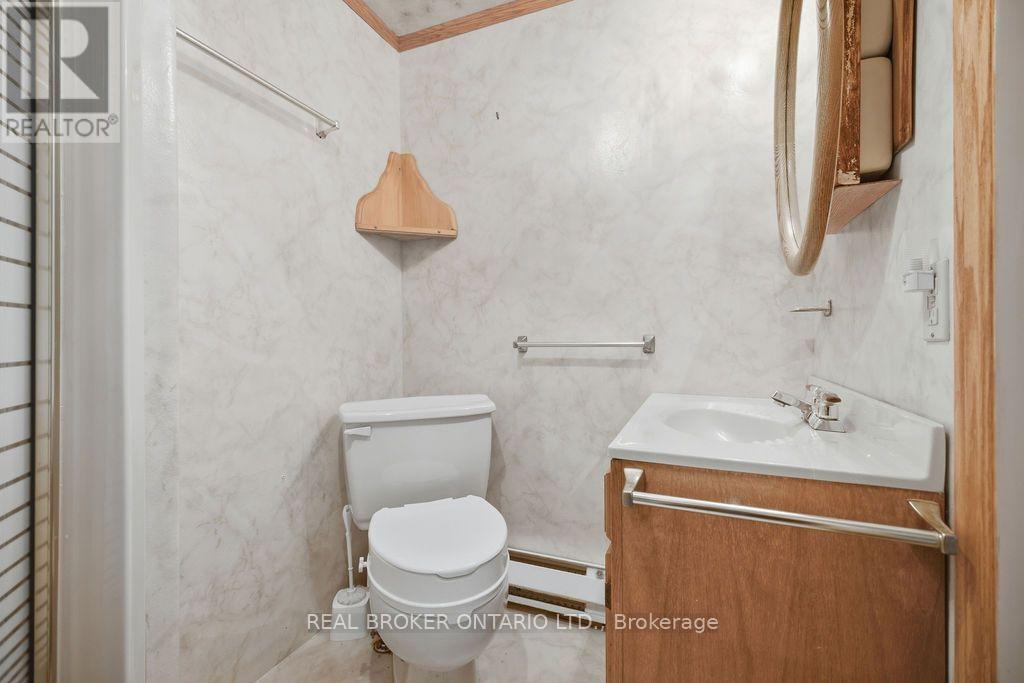 800 PINEGROVE CRESCENT - 21