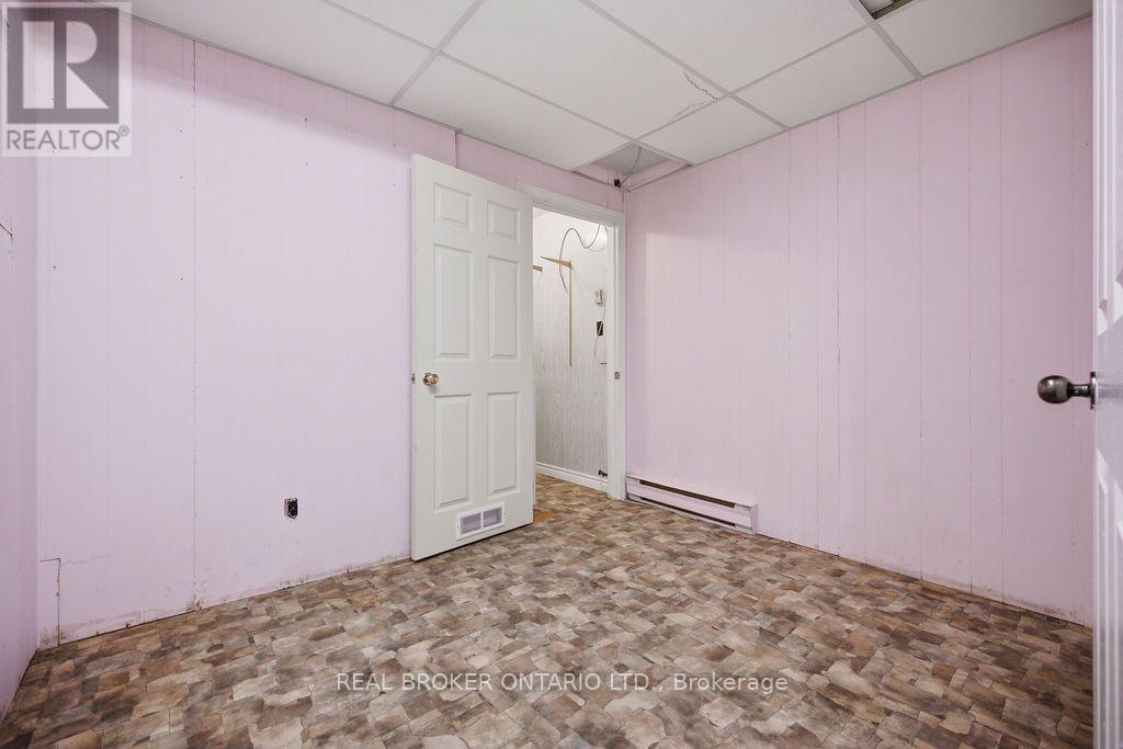 800 PINEGROVE CRESCENT - 24
