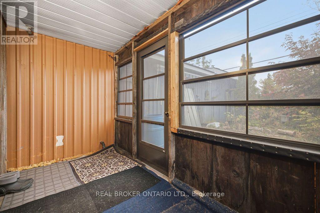 800 PINEGROVE CRESCENT - 26