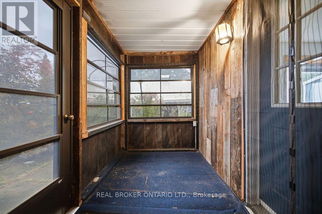 800 Pinegrove Crescent — photo 28
