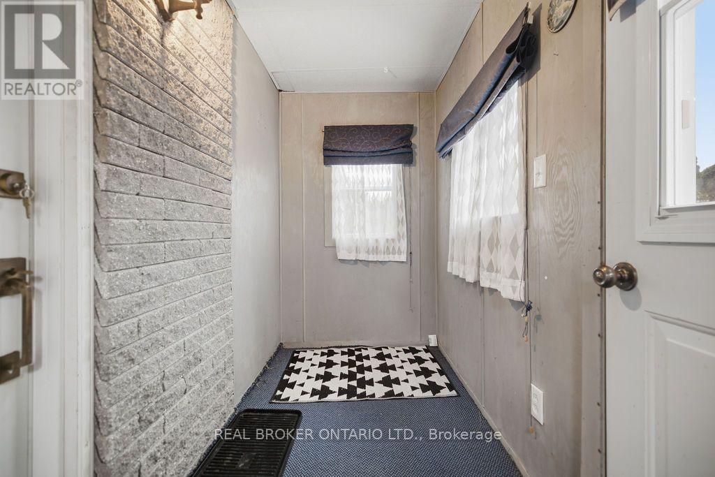 800 Pinegrove Crescent — photo 3