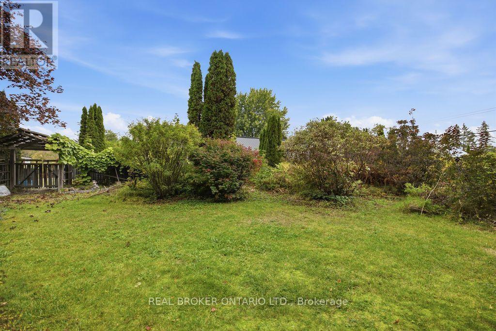 800 PINEGROVE CRESCENT - 31