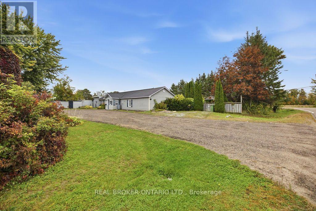 800 PINEGROVE CRESCENT - 32