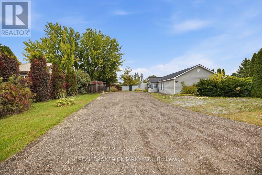 800 PINEGROVE CRESCENT - 33