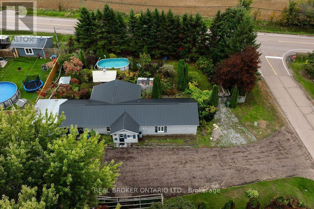 800 PINEGROVE CRESCENT - 35