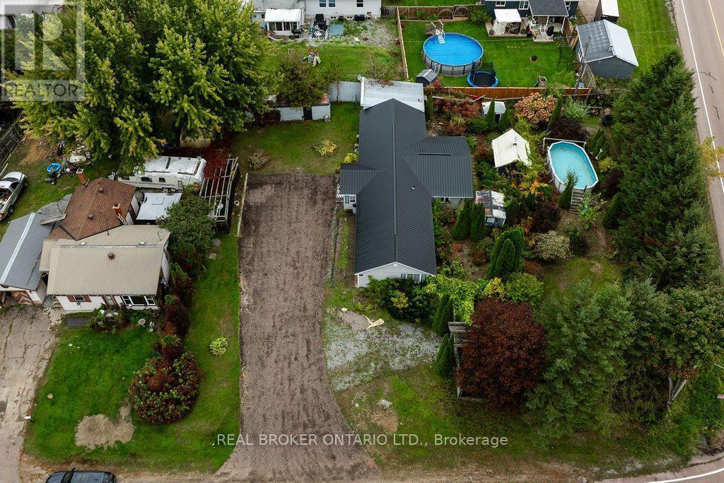 800 PINEGROVE CRESCENT - 36