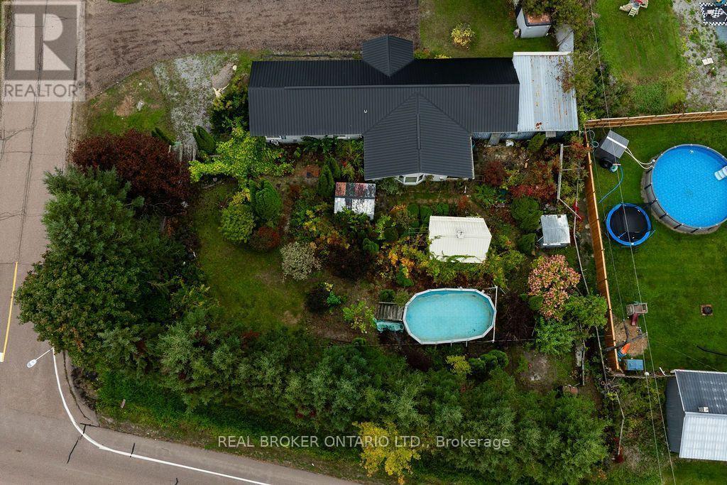 800 PINEGROVE CRESCENT - 37