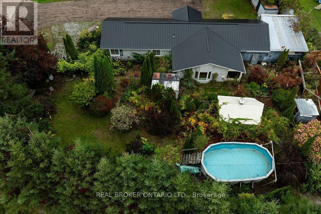 800 Pinegrove Crescent — photo 38