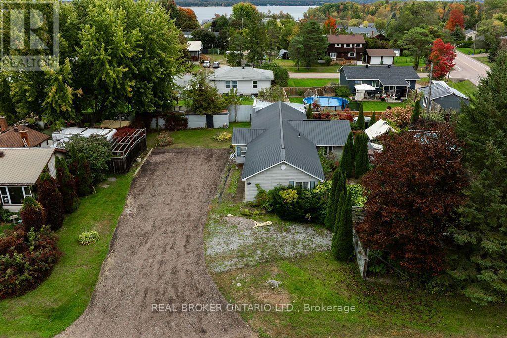 800 PINEGROVE CRESCENT - 39