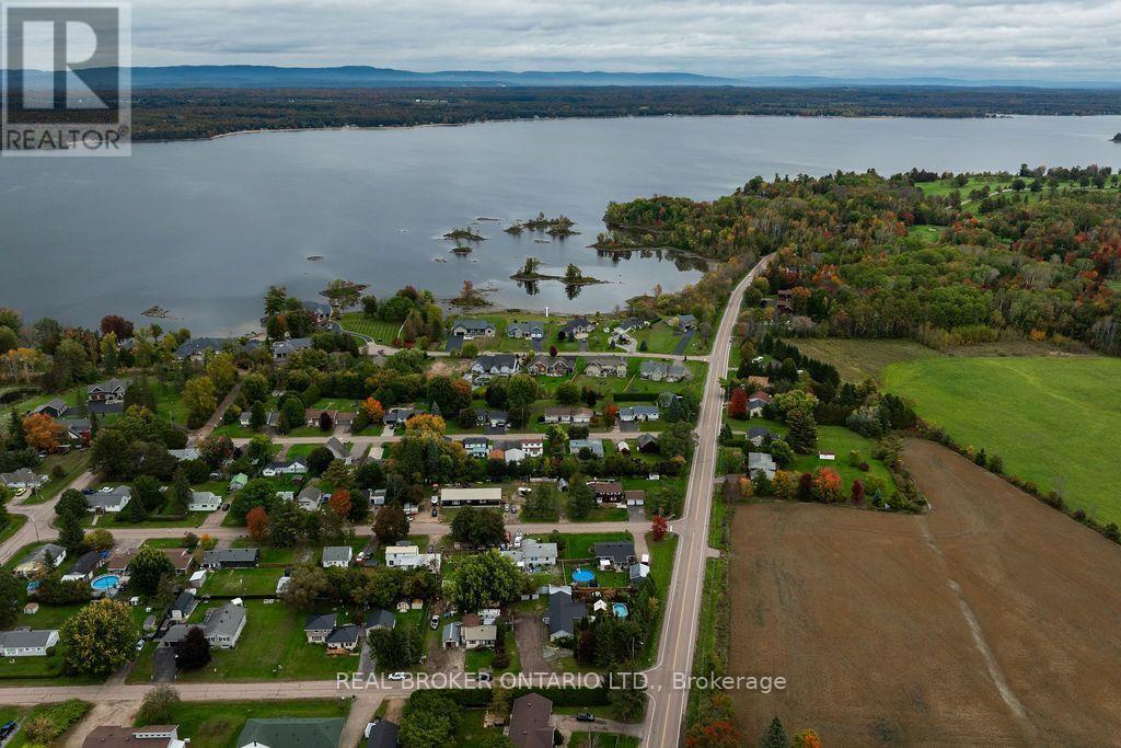 800 PINEGROVE CRESCENT - 41