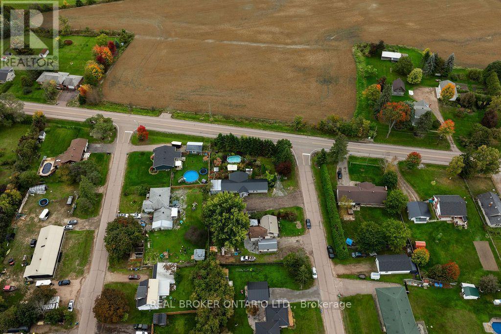 800 PINEGROVE CRESCENT - 42