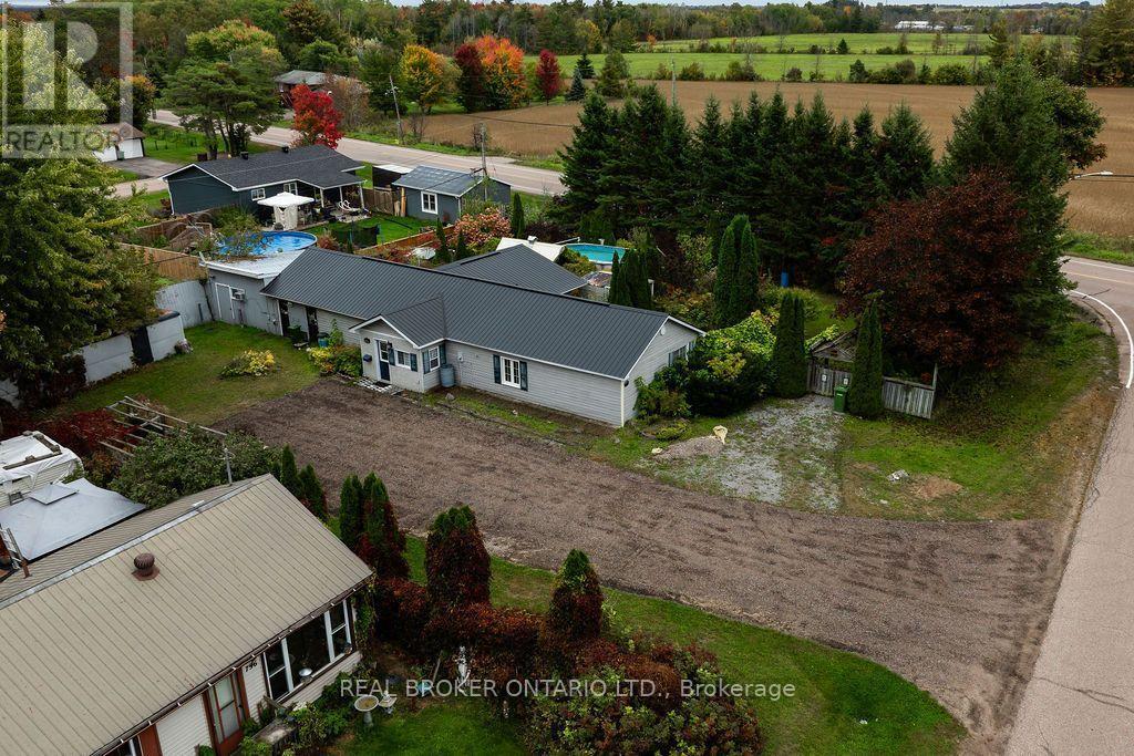 800 Pinegrove Crescent — photo 43