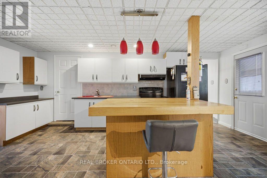 800 PINEGROVE CRESCENT - 5