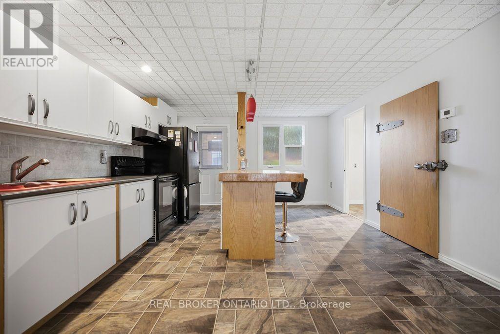 800 PINEGROVE CRESCENT - 6