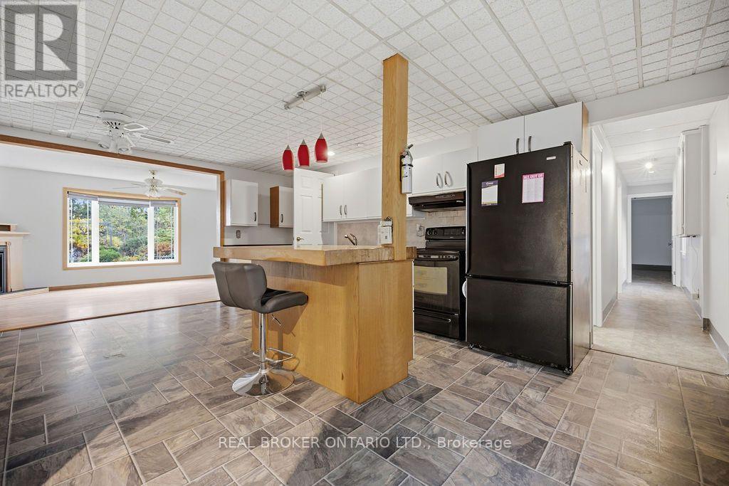 800 Pinegrove Crescent — photo 7