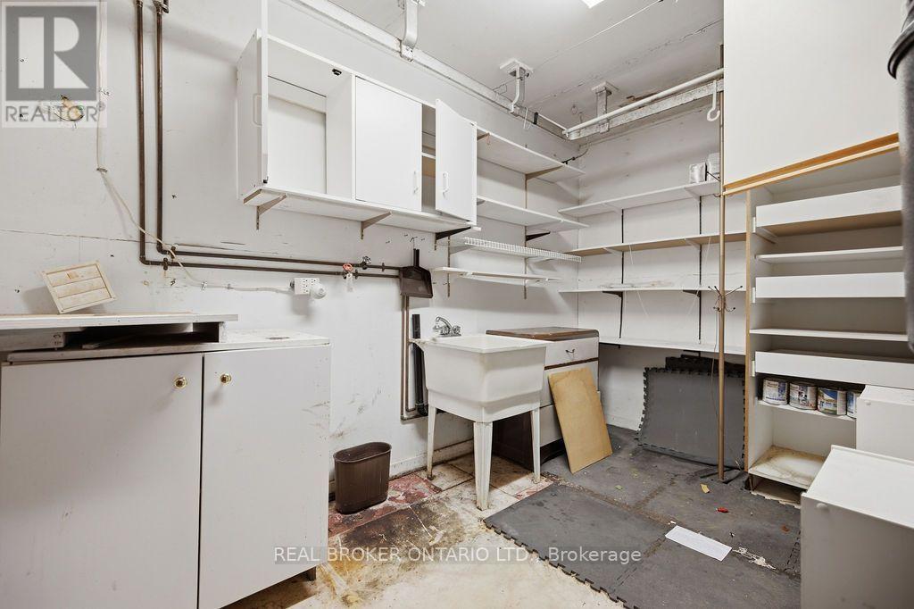 800 Pinegrove Crescent — photo 8