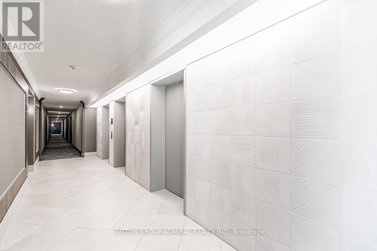 1002- 11 Townsgate Drive, Vaughan, ON photo 4