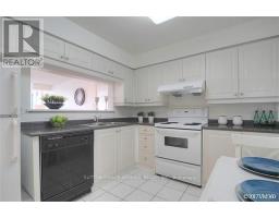 1002 - 11 Townsgate Drive, Vaughan, ON L4J8G4 Photo 7