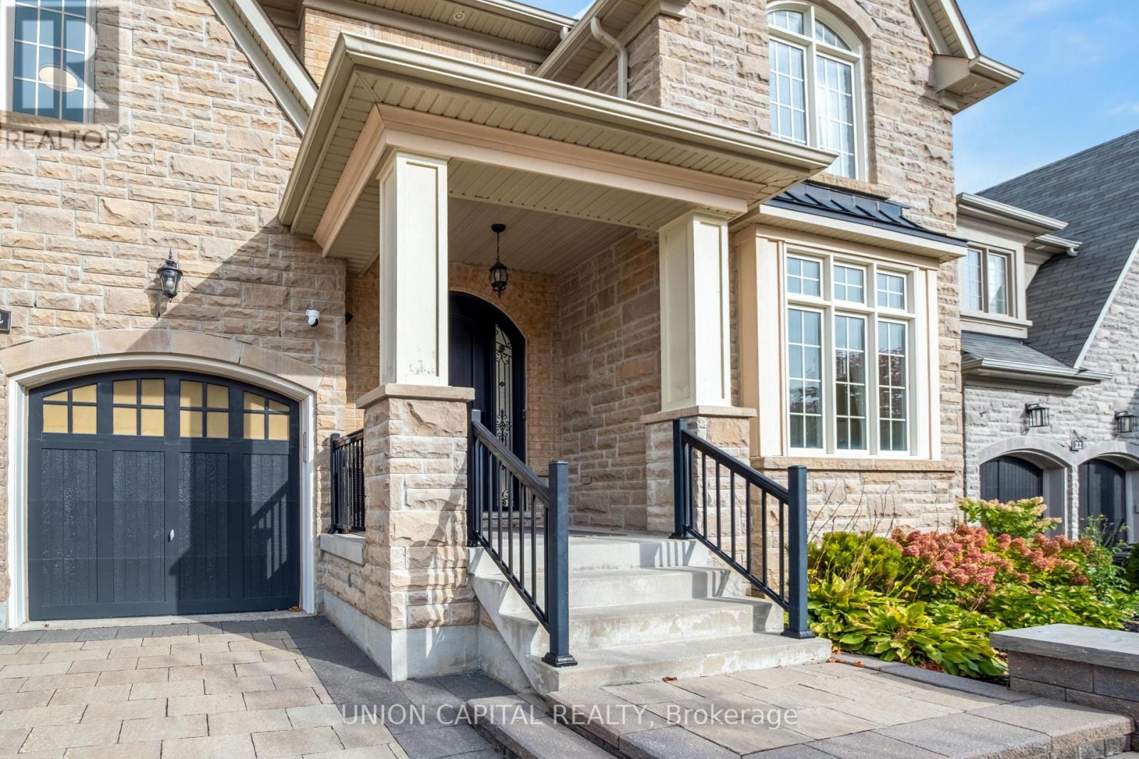24 Royal West Road, Markham, ON photo 2