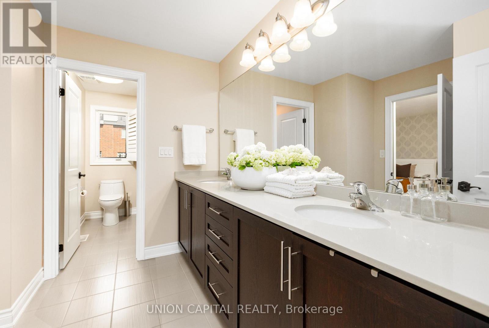24 Royal West Road, Markham, ON photo 33
