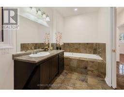 Bathroom - 126 Raymond Crescent, Barrie, ON L4N0X7 Photo 9