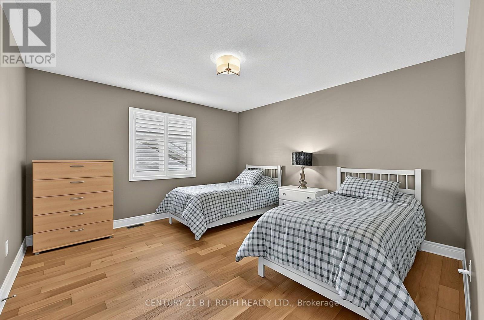 81 ROYAL PARK BOULEVARD - 25