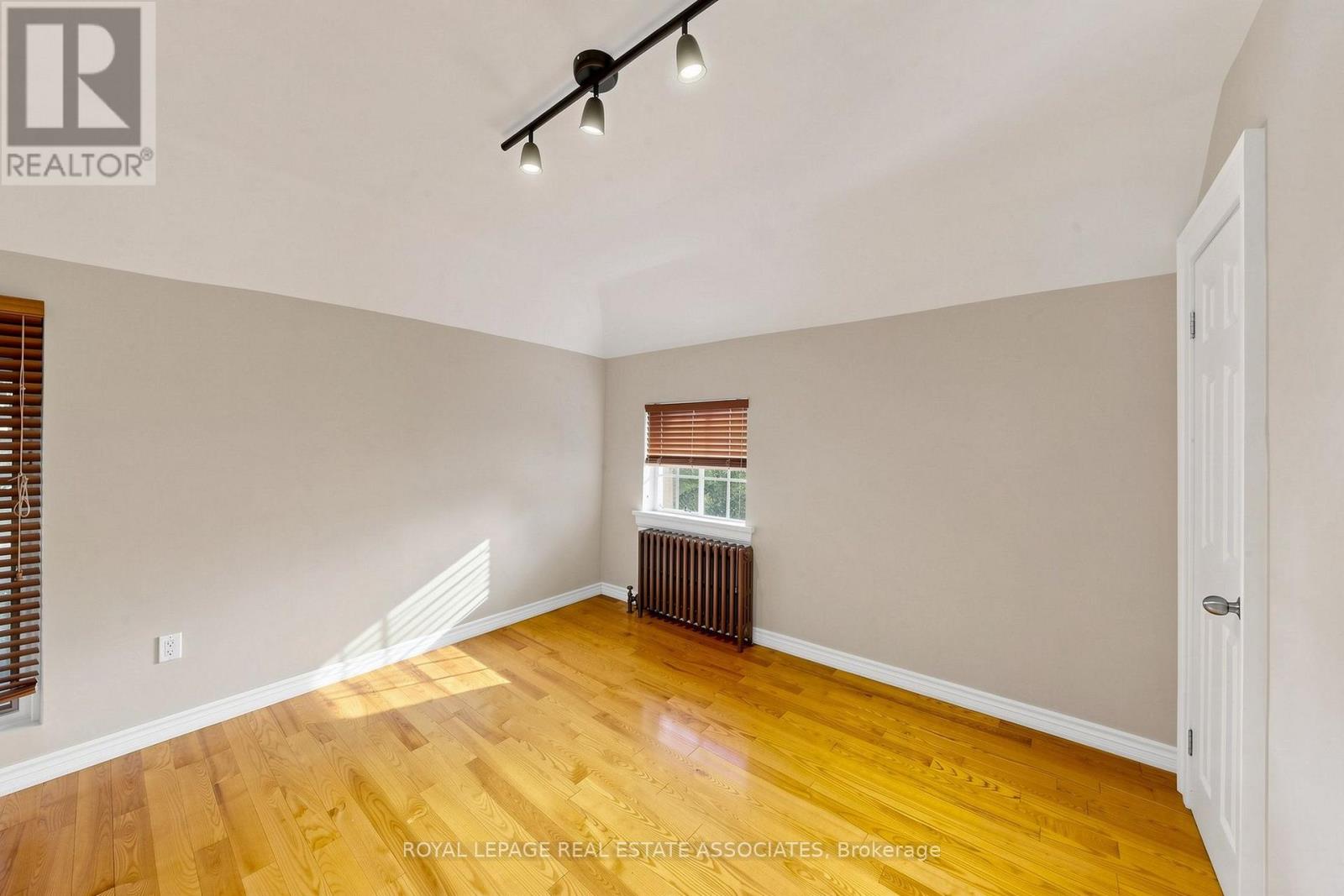 298 Lakeshore Road East, Mississauga, ON photo 34