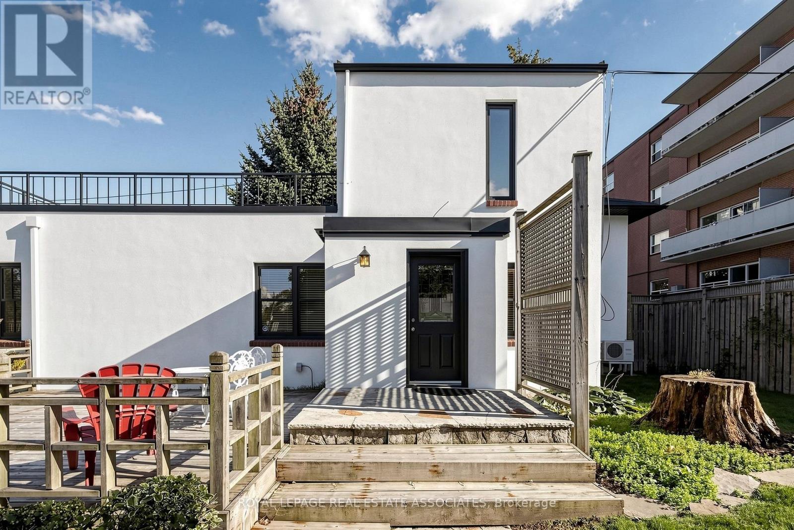 298 LAKESHORE ROAD E - 43