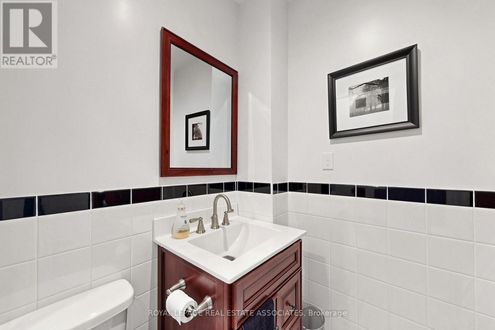 298 LAKESHORE ROAD E - 26