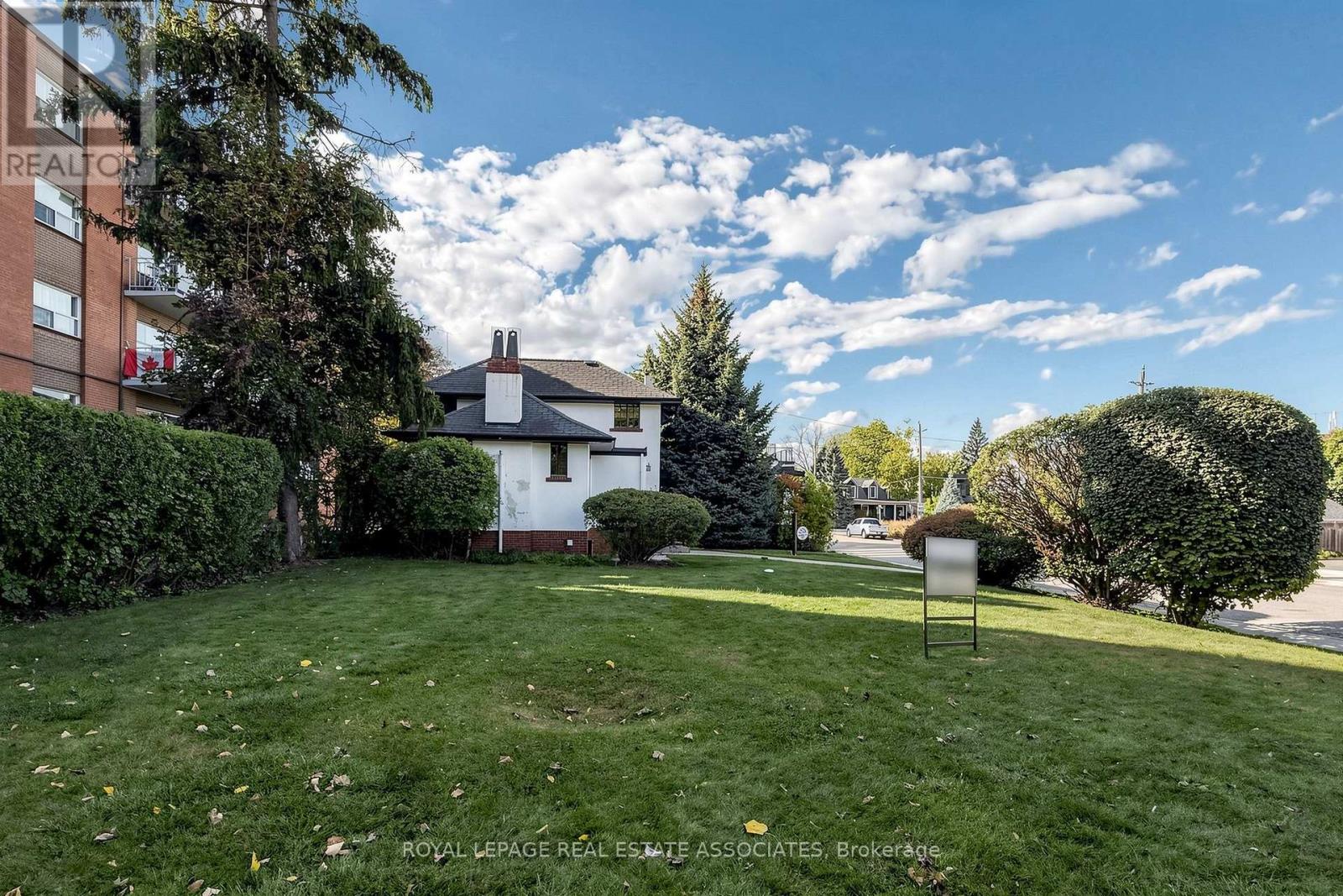 298 Lakeshore Road East, Mississauga, ON photo 40