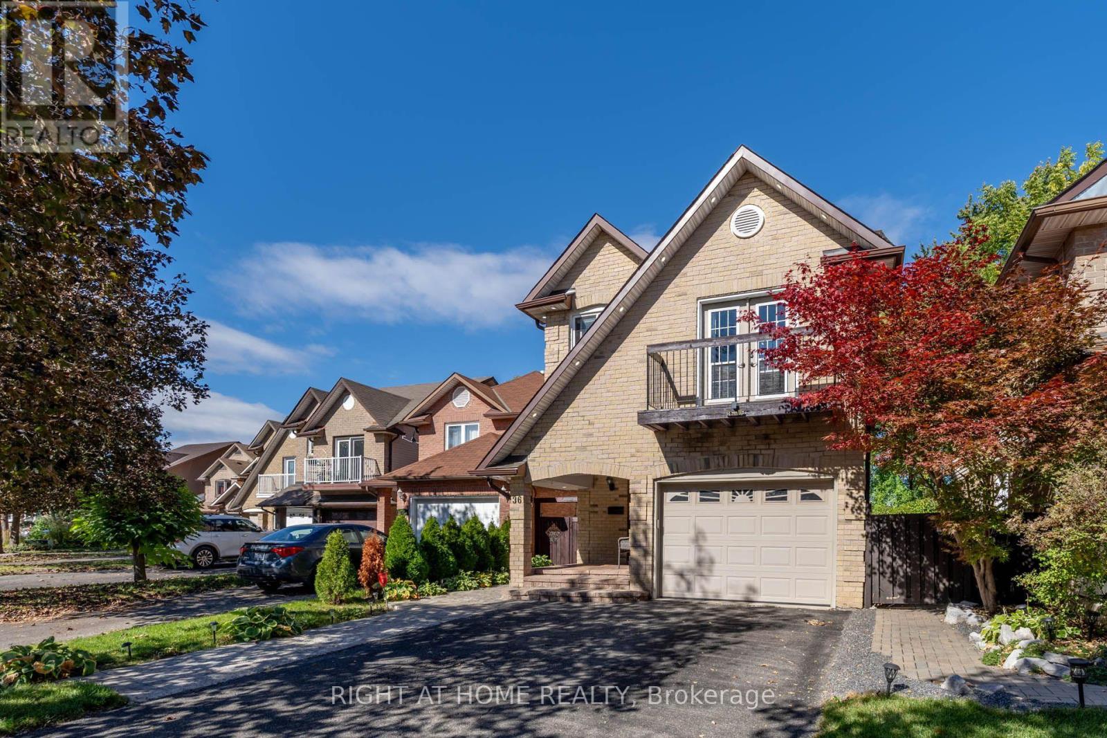 36 Burton Road Southwest, Brampton, ON photo 2