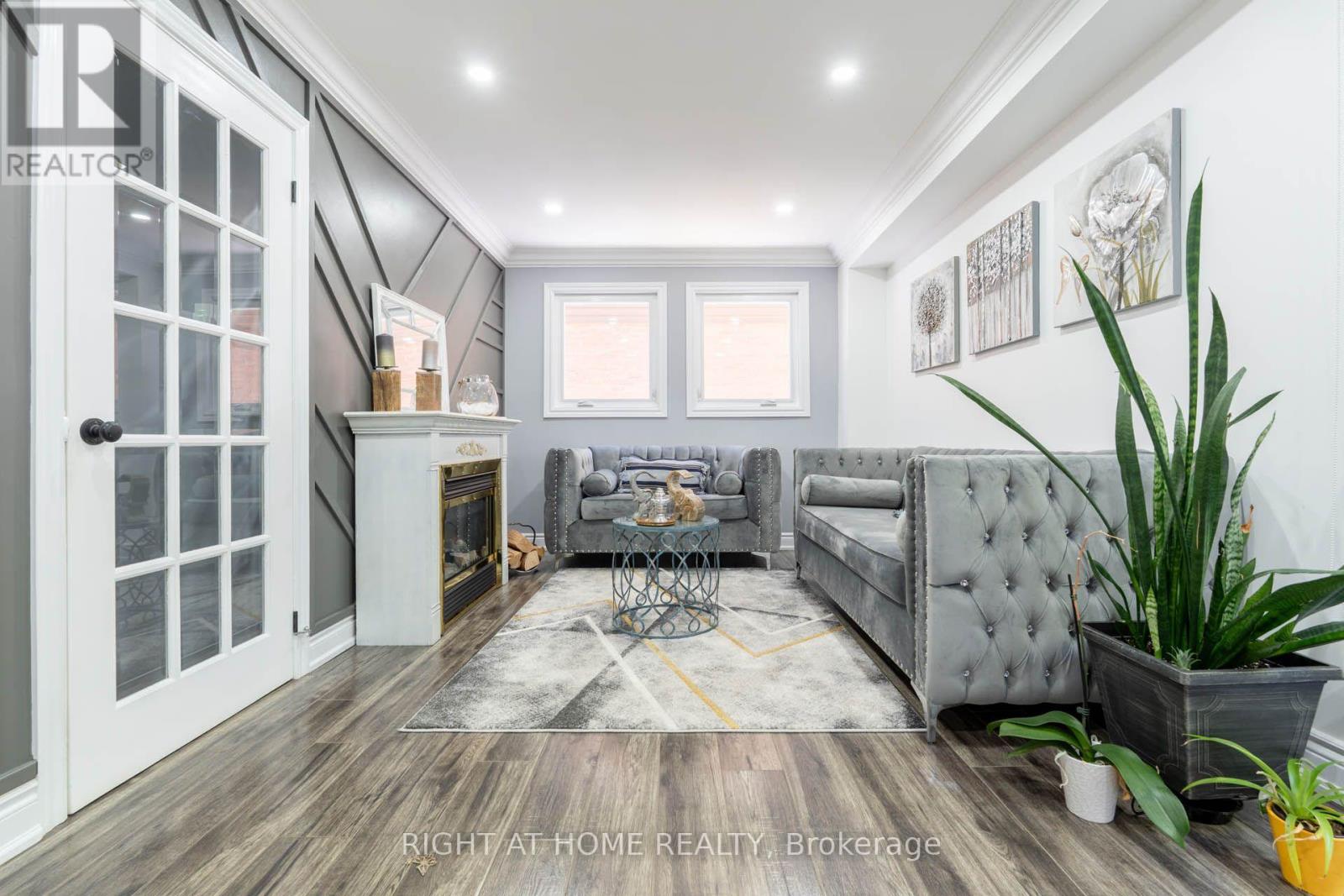 36 BURTON ROAD W - 21