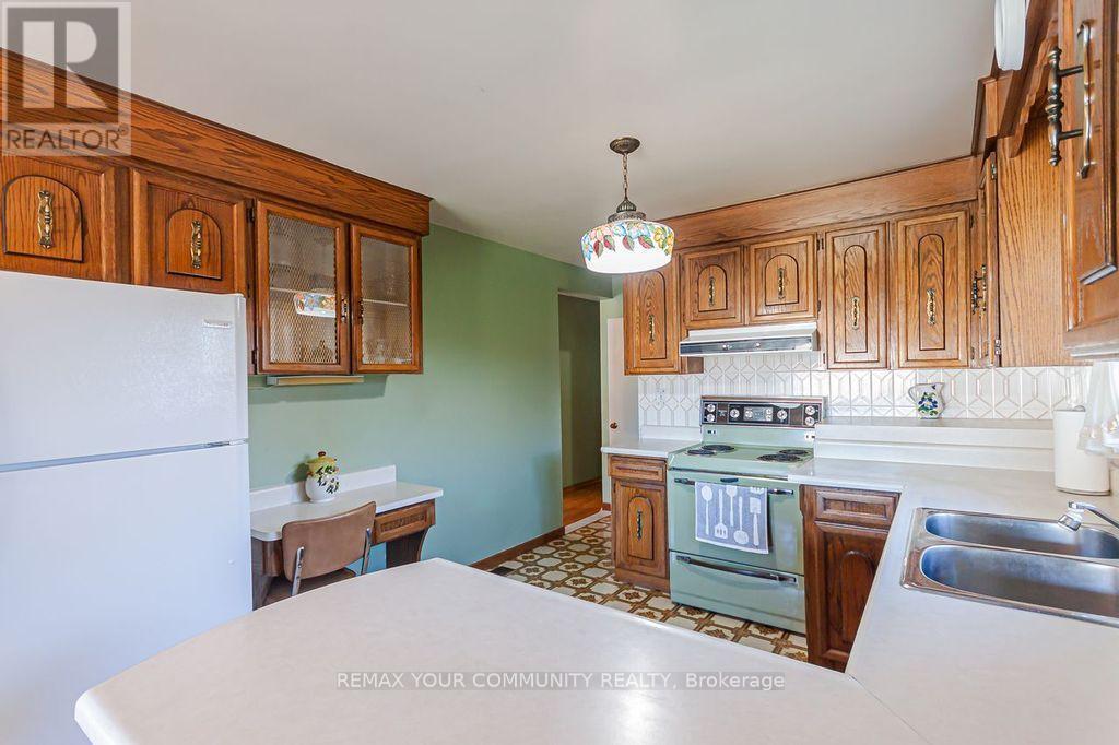 15 Valencia Crescent, Toronto, ON photo 10