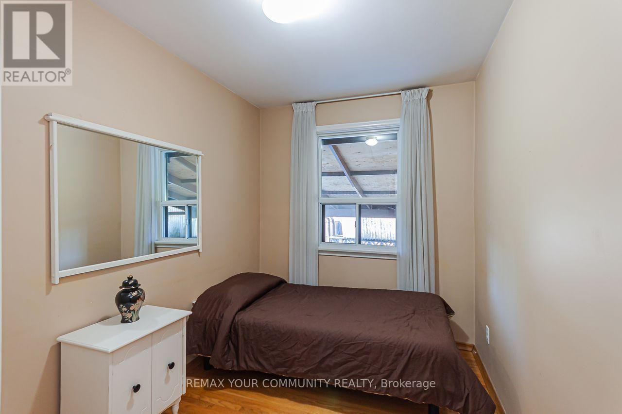 15 Valencia Crescent, Toronto, ON photo 14