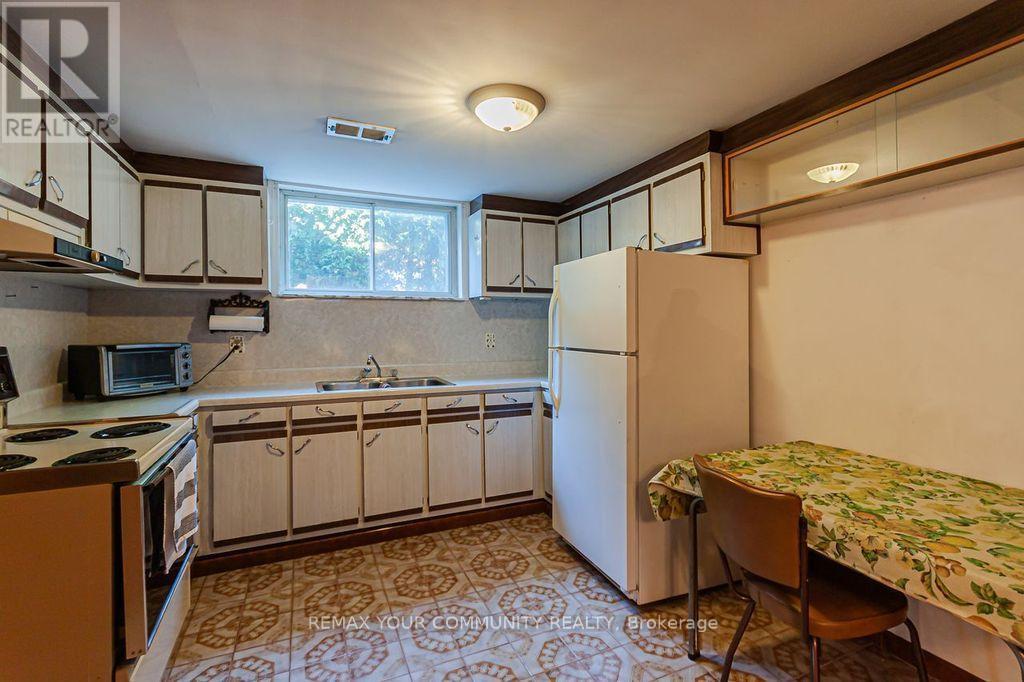 15 Valencia Crescent, Toronto, ON photo 25