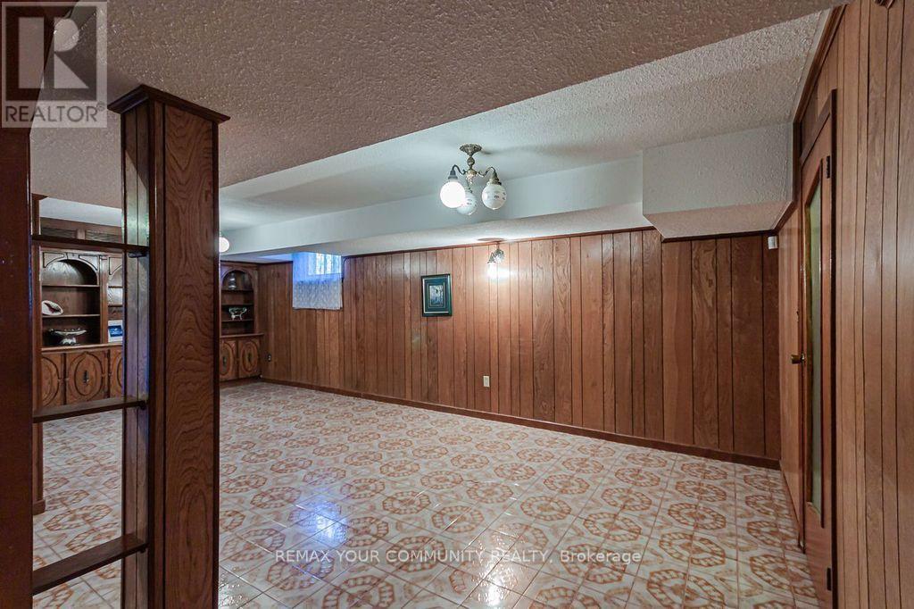15 Valencia Crescent, Toronto, ON photo 28
